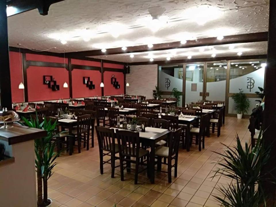 Restaurant El Greco Hostel Gundelfingen an der Donau Exterior foto
